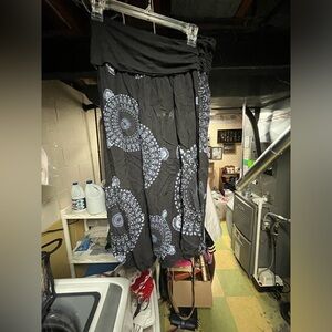 Stylish Black and White Women's Pants L/X Giveaway